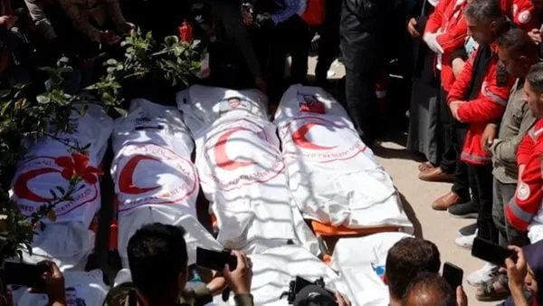 تحقيق لـ هآرتس العبرية: الجنود الإسرائيليون علموا بتحرك الإسعاف الفلسطينية وأطلقوا النار عليها لأكثر من 3 دقائق 