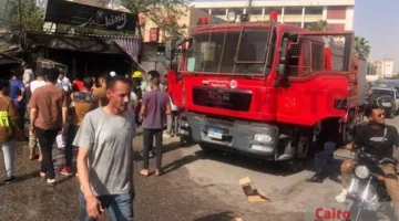 تفاصيل السيطرة على حريق 3 أكشاك بطريق بورسعيد| بث مباشر