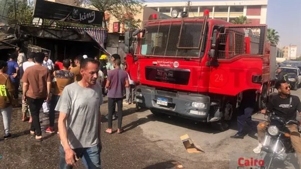 تفاصيل السيطرة على حريق 3 أكشاك بطريق بورسعيد| بث مباشر