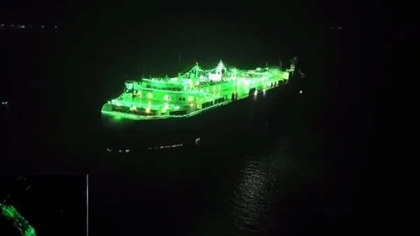 تقارير: 3 غارات أمريكية استهدفت السفينة المحتجزة باليمن جلاكسي ليدر تقارير: 3 غارات أمريكية استهدفت السفينة المحتجزة باليمن جلاكسي ليدر