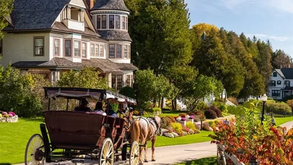 جزيرة أمريكية لا تسمح باستخدام السيارات منذ 1898.. ما القصة؟ جزيرة أمريكية لا تسمح باستخدام السيارات منذ 1898.. ما القصة؟