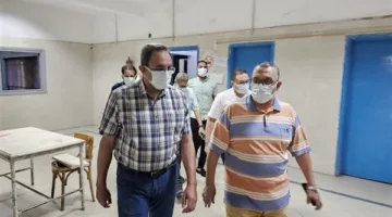 داخل سيارة 2 كابينة.. زيارة مفاجئة من محافظ قنا لمستشفى الصدر ليلًا وتوجيه بنظافة الحمامات | صور