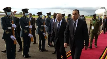 رئيس الوزراء يصل مطار عنتيبي للمشاركة في قمة الدول المساهمة بقوات في بعثة الاتحاد الإفريقي لاستقرار الصومال