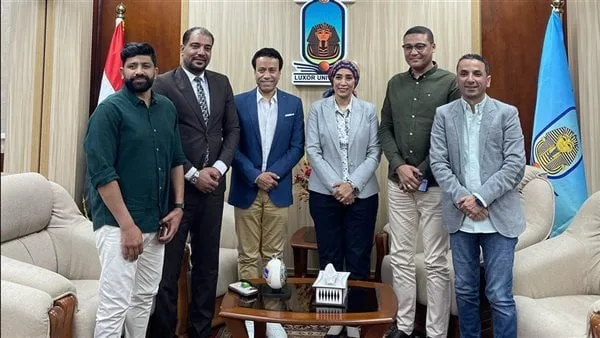 رئيسة جامعة الأقصر تستضيف الفنان سامح حسين: الفن الهادف ركيزة أساسية لبناء وعي الأجيال رئيسة جامعة الأقصر تستضيف الفنان سامح حسين: الفن الهادف ركيزة أساسية لبناء وعي الأجيال