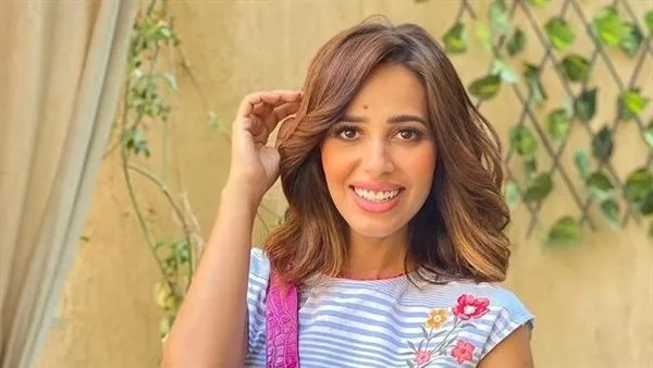 رنا سماحة في رسالة غامضة: واحد تبرأ من أم ابنه.. وعايز فلوس الأكل والهدايا! رنا سماحة في رسالة غامضة: واحد تبرأ من أم ابنه.. وعايز فلوس الأكل والهدايا!