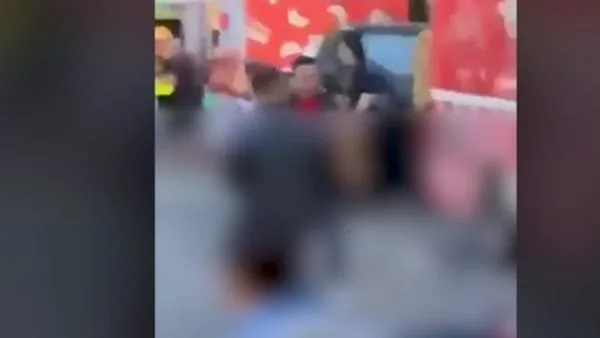 سيارة تقتحم حشدًا في كندا.. ومصرع 9 أشخاص سيارة تقتحم حشدًا في كندا.. ومصرع 9 أشخاص