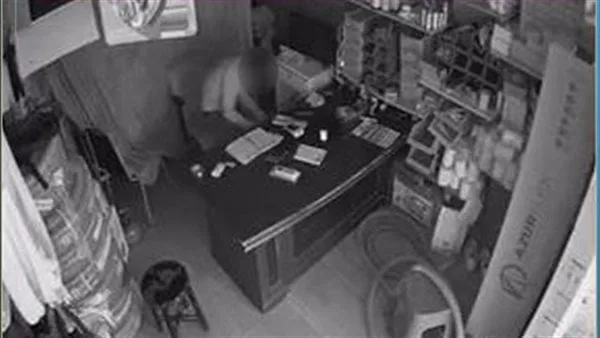 ضبط المتهم بسرقة مبلغ مالي من محل في بورسعيد ضبط المتهم بسرقة مبلغ مالي من محل في بورسعيد