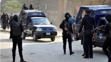 ضبط سيارة ميكروباص بداخلها بنادق وذخيرة بحوزة شخصين في قنا