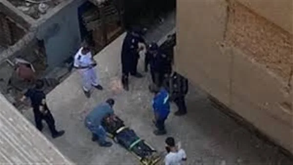 طالع على رزقه.. مصرع نجار مسلح سقط من أعلى سقالة بالطابق الـ 3 في سوهاج طالع على رزقه.. مصرع نجار مسلح سقط من أعلى سقالة بالطابق الـ 3 في سوهاج