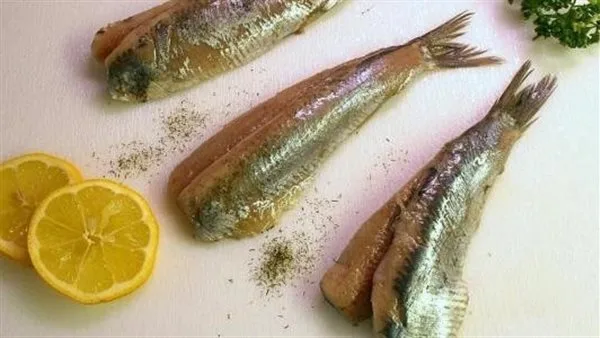 طريقة عمل الرنجة بالزيت والليمون.. وصفة جديدة جربيها في شم النسيم طريقة عمل الرنجة بالزيت والليمون.. وصفة جديدة جربيها في شم النسيم