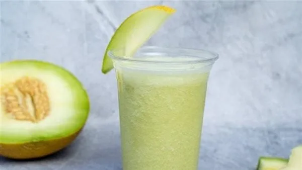 طريقة عمل عصير الكنتالوب باللبن.. مشروب منعش في الصيف طريقة عمل عصير الكنتالوب باللبن.. مشروب منعش في الصيف