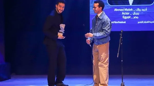 طه دسوقي مقدمًا أحمد مالك في مهرجان الإسكندرية للفيلم القصير: مصدر إلهام وبحس إني عجزت لما بكلمه