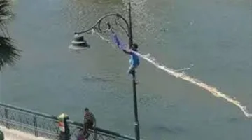 طيارة ورق.. إصابة طالب بصعق كهربائي خلال تسلق عامود إنارة في سوهاج