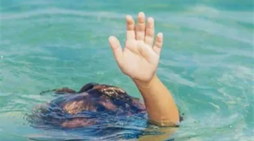 غرق في حضن أبوه.. استخراج جثمان صغير من البحر اليوسفي بالمنيا| بث مباشر