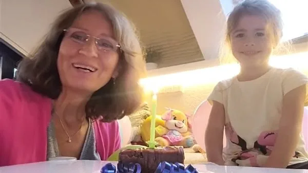 فاجأته بعد الهدنة| مصري يروي موقفا إنسانيا مع مديرته بالخارج: أجلت الاحتفال بعيد ميلادي تضامنًا مع فلسطين فاجأته بعد الهدنة| مصري يروي موقفا إنسانيا مع مديرته بالخارج: أجلت الاحتفال بعيد ميلادي تضامنًا مع فلسطين