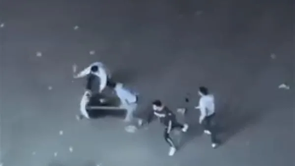 فحص فيديو لمشاجرة واعتداء على صاحب محل بمدينة نصر باستخدام أسلحة بيضاء وألعاب نارية فحص فيديو لمشاجرة واعتداء على صاحب محل بمدينة نصر باستخدام أسلحة بيضاء وألعاب نارية
