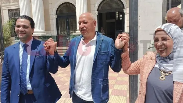 فرحة طبيبة كفر الدوار بعد قرار المحكمة بإيقافها 6 أشهر بتهمة إفشاء أسرار المرضى | بث مباشر فرحة طبيبة كفر الدوار بعد قرار المحكمة بإيقافها 6 أشهر بتهمة إفشاء أسرار المرضى | بث مباشر