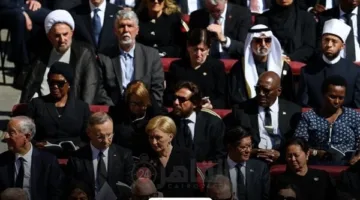 في الصفوف الأولى.. وزير الأوقاف أسامة الأزهري يشارك في جنازة البابا فرنسيس وينقل تعازي شيخ الأزهر