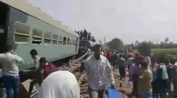 فيديو متداول لحادث انقلاب قطار بالقليوبية.. والسكة الحديد: واقعة قديمة