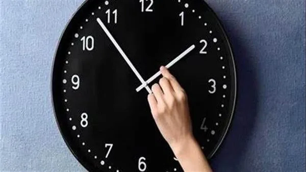 قدم ساعتك 60 دقيقة.. بدء تطبيق التوقيت الصيفي في مصر | بث مباشر قدم ساعتك 60 دقيقة.. بدء تطبيق التوقيت الصيفي في مصر | بث مباشر