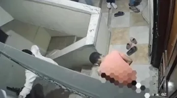 قرارات حاسمة من مديرة مدرسة بالإسكندرية ضد التلميذين صاحبي واقعة التبول أمام شقة سكنية| بث مباشر