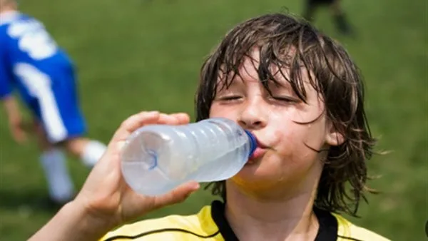 كيف تحمي نفسك من ضربات الشمس خلال موجات الحر؟ كيف تحمي نفسك من ضربات الشمس خلال موجات الحر؟