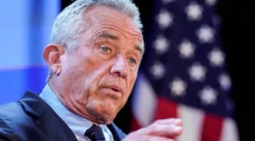 كينيدي يدلي بشهادته أمام مجلس الشيوخ الأمريكي بشأن أداء وزارة الصحة منتصف مايو