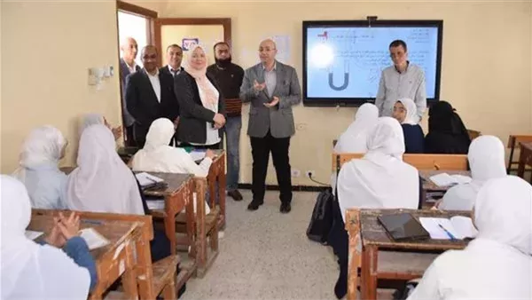 لخروج الطلاب قبل انتهاء اليوم الدراسي.. محافظ بني سويف يحيل قيادات تعليمية للتحقيق| بث مباشر