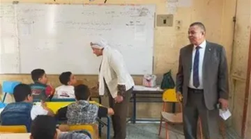 لعدم انتظام العملية التعليمية.. تفاصيل استبعاد مدير مدرسة وإحالة عدد من المعلمين للتحقيق بالفيوم | بث مباشر