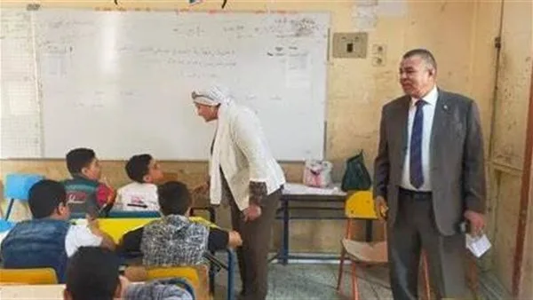 لعدم انتظام العملية التعليمية.. تفاصيل استبعاد مدير مدرسة وإحالة عدد من المعلمين للتحقيق بالفيوم | بث مباشر