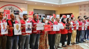 لنحمي الإنسانية.. الهلال الأحمر المصري ينظم وقفة تضامنية مع أرواح المسعفين الفلسطينيين| صور