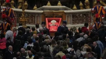 متى التشييع وماذا حدث منذ وفاته قبل أيام؟.. كل ما تريد معرفته عن جنازة البابا فرنسيس