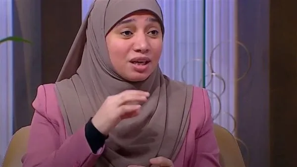 متى يطالب الأب والأم بناتهما بارتداء الحجاب؟.. عضو العالمي للفتوى تجيب