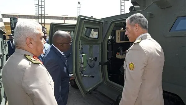 مجمع الصناعات الهندسية لإدارة المركبات بالقوات المسلحة يستقبل وفدًا أوغنديًا مجمع الصناعات الهندسية لإدارة المركبات بالقوات المسلحة يستقبل وفدًا أوغنديًا