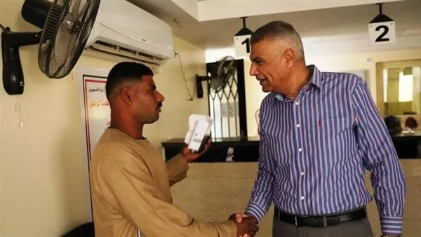 محافظ أسوان يطمئن على تقديم الخدمات والمعاملات المختلفة للمواطنين بالمركز التكنولوجي محافظ أسوان يطمئن على تقديم الخدمات والمعاملات المختلفة للمواطنين بالمركز التكنولوجي