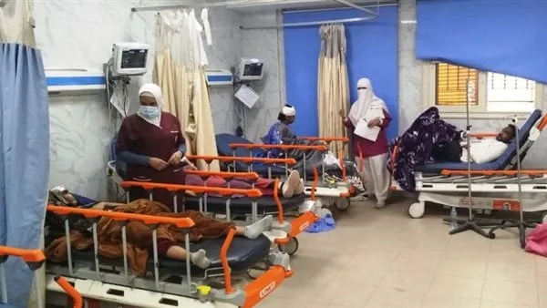 محافظ أسوان يوجه بتقديم الرعاية اللازمة لـ 50 مصابا سودانيا في حادث انقلاب أتوبيس محافظ أسوان يوجه بتقديم الرعاية اللازمة لـ 50 مصابا سودانيا في حادث انقلاب أتوبيس