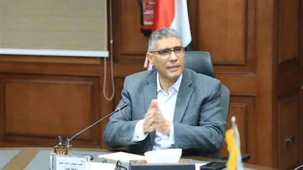 محافظ الجيزة يقرر إيقاف سائق بهيئة النظافة لتفريغه حمولة مخلفات بشارع البوهي وتحويله للنيابة محافظ الجيزة يقرر إيقاف سائق بهيئة النظافة لتفريغه حمولة مخلفات بشارع البوهي وتحويله للنيابة