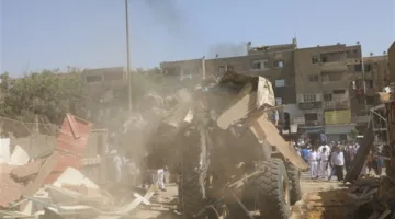 محافظ القاهرة: إزالة سوق الزلزال العشوائي بالمقطم.. ونقل الباعة إلى أسواق حضارية