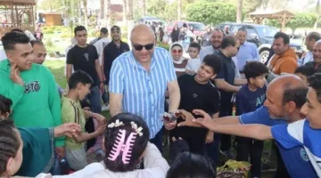 محافظ القليوبية يتفقد حدائق القناطر الخيرية.. ويشارك المواطنين فرحة أعياد الربيع وشم النسيم