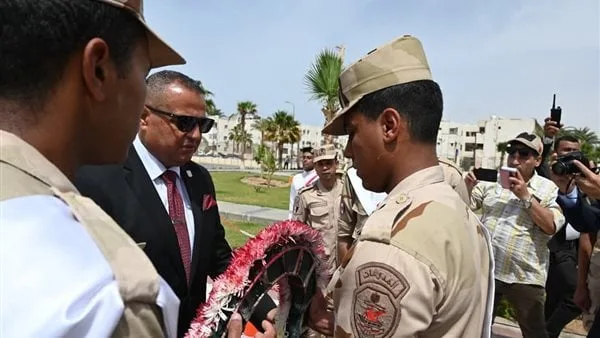محافظ جنوب سيناء يضع إكليل زهور على النصب التذكاري للجندي المجهول في ذكرى تحرير سيناء│صور