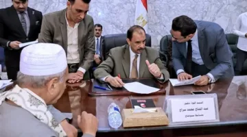 محافظ سوهاج يعقد اللقاء الجماهيري الأسبوعي للاستماع إلى شكاوى وطلبات المواطنين