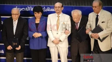 محمد صبحي: نظام الورش أهدر كرامة الريادة المصرية في الدراما.. والفنان مش بيتسعر زي البنزين | بث مباشر