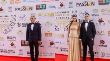محمود حميدة وبشرى أول الحضور.. بدء توافد النجوم على ريد كاربت افتتاح مهرجان الإسكندرية للفيلم القصير | صور