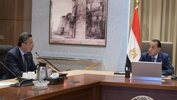 مدبولي: توافر السلع بكميات كبيرة يسهم في توازن الأسعار.. وهذا يتحقق حاليًا مدبولي: توافر السلع بكميات كبيرة يسهم في توازن الأسعار.. وهذا يتحقق حاليًا