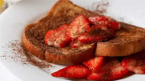 مذاق رائع بتكلفة بسيطة.. طريقة عمل توست بالشوكولاتة بأسهل وصفة مذاق رائع بتكلفة بسيطة.. طريقة عمل توست بالشوكولاتة بأسهل وصفة