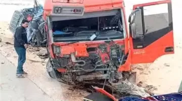 مصرع 10 مصريين إثر حادث تصادم شاحنة بحافلة ركاب في أجدابيا بليبيا
