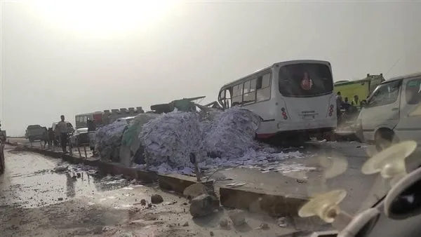 مصرع وإصابة 20 شخصا في تصادم ميكروباص وسيارة نقل على الطريق الإقليمي بالمنوفية