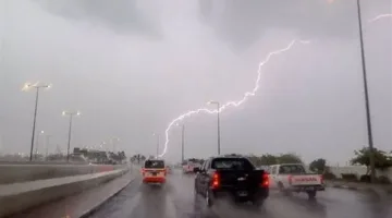 موجة غبار وأمطار رعدية ثلجية.. تفاصيل طقس السعودية اليوم