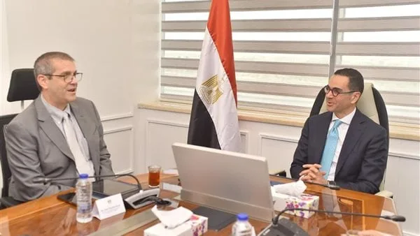 وزير الاستثمار يؤكد أهمية إنشاء جامعات متخصصة للنسيج في مصر وزير الاستثمار يؤكد أهمية إنشاء جامعات متخصصة للنسيج في مصر