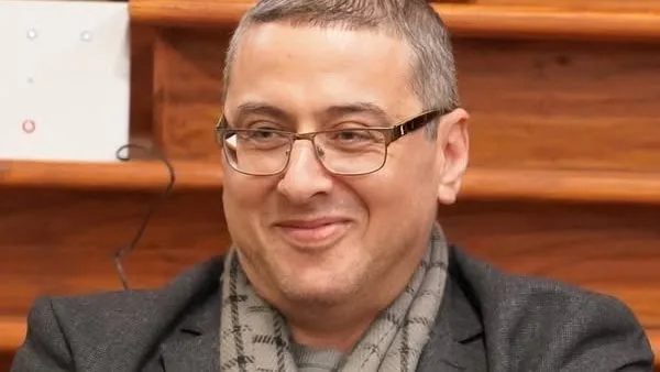 وزير الثقافة يهنئ الأديب محمد سمير ندا لفوزه بجائزة البوكر: تقاليد السرد المصري ما زالت قادرة على الإبهار وزير الثقافة يهنئ الأديب محمد سمير ندا لفوزه بجائزة البوكر: تقاليد السرد المصري ما زالت قادرة على الإبهار